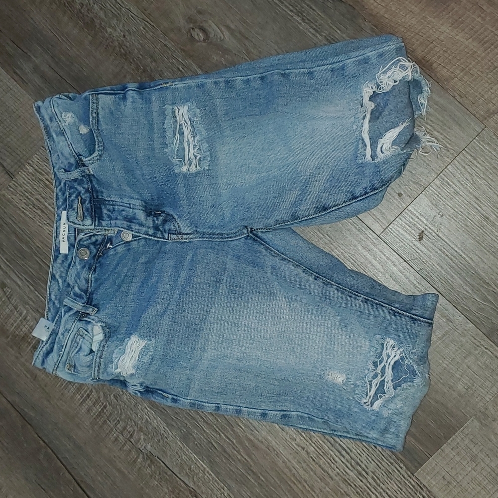 PacSun Light Wash distressed Mom Jean